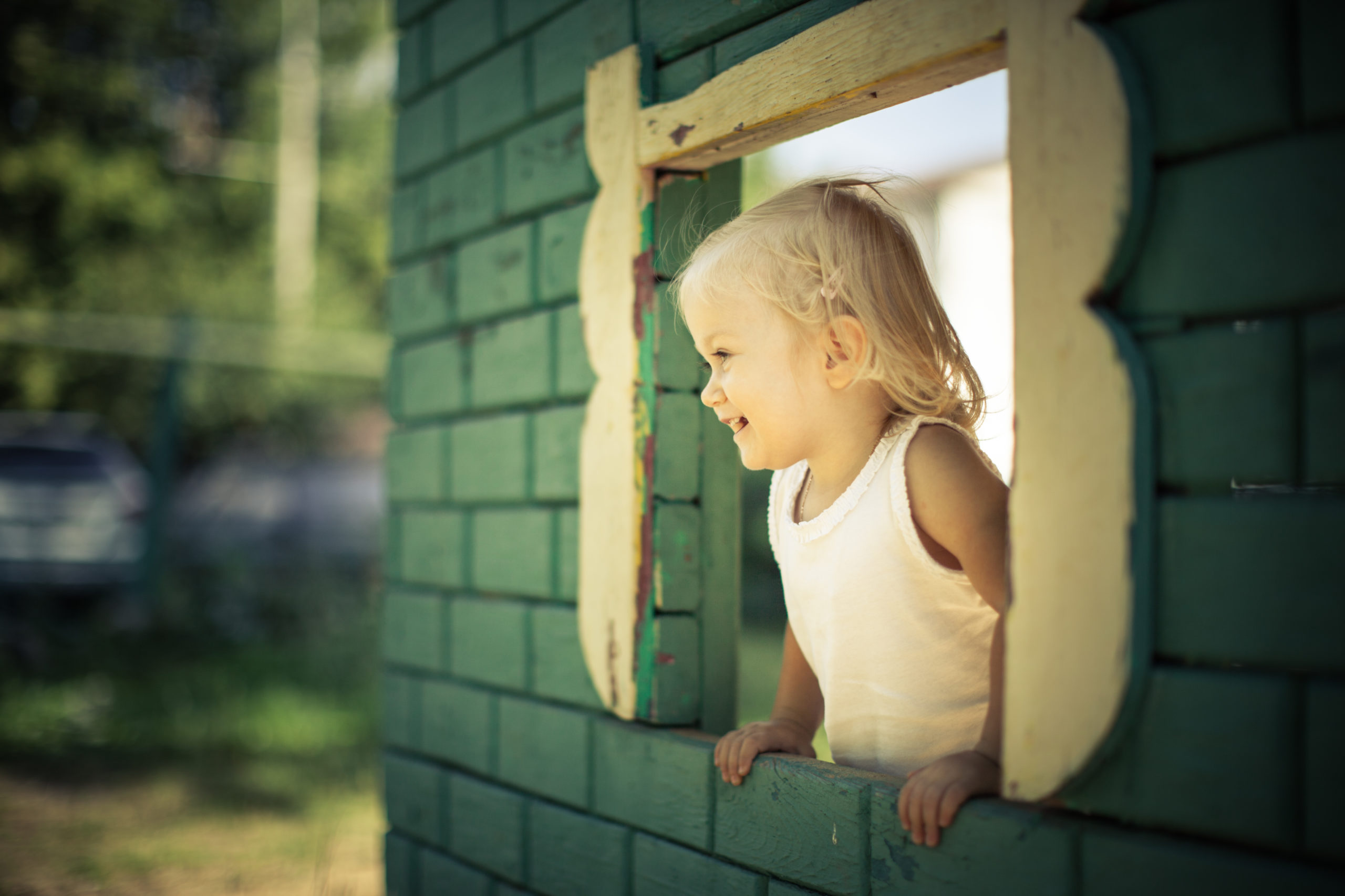 046085170-adorable-toddler-girl-playing-.jpeg