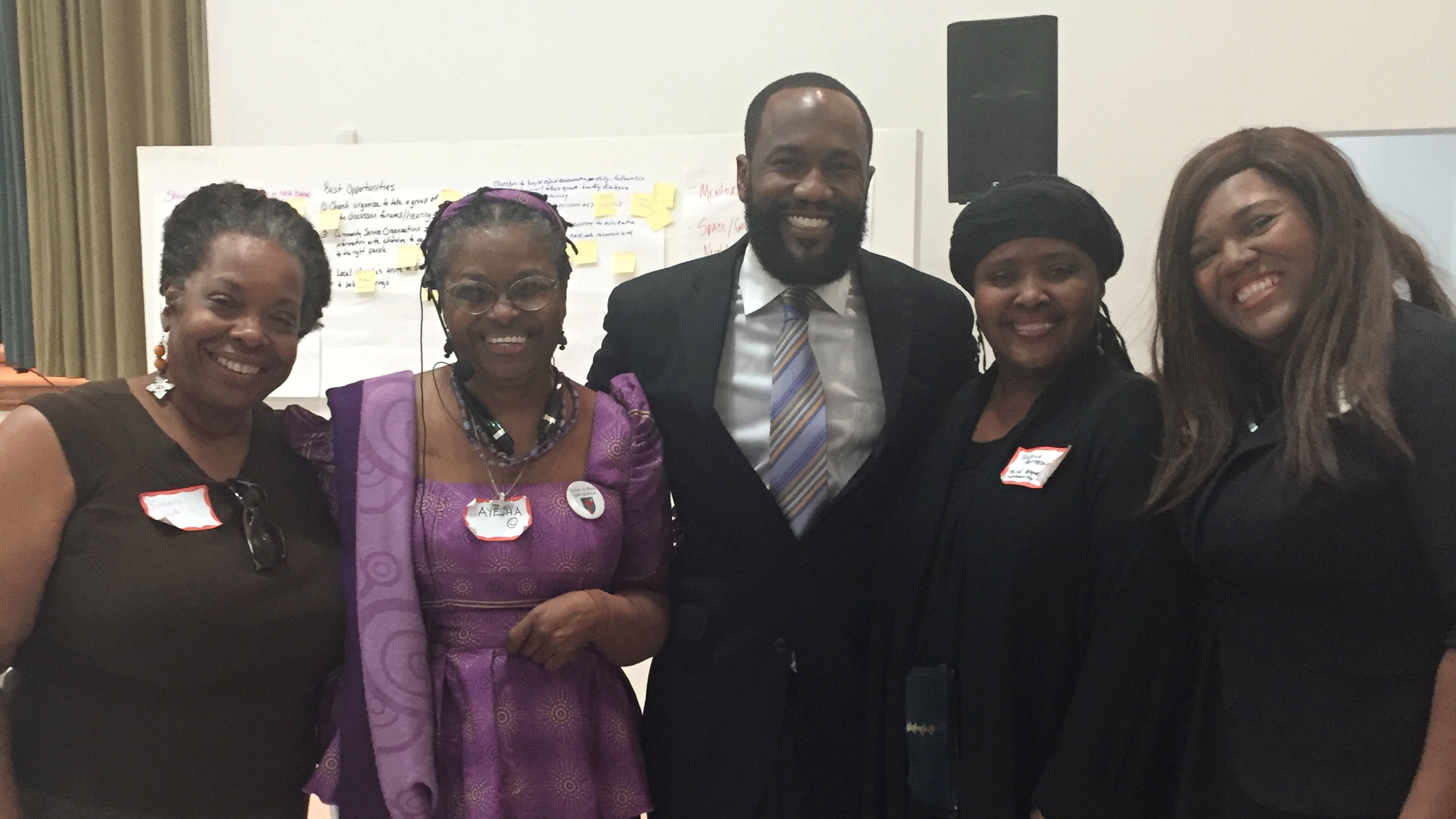 Ayesha-Mutope-Johnson-and-Theola-Petty-pose-with-forum-attendees.gif